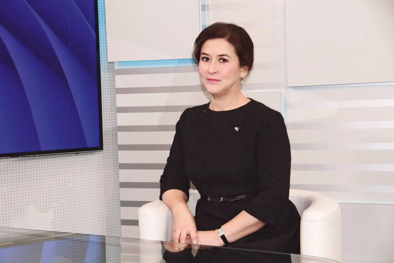 Амина Шафикова этапирована в Москву в феврале, ей продлили арест и отклонили жалобы. В то же время мэру Уфы удалось остаться в родном городе и быстро выйти на свободу — такой контраст вызывает вопросы о практике этапирования и равенстве перед законом.