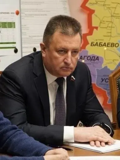 Законопроект депутата Евгения Богомазова позволяет муниципальным чиновникам повышать тарифы на содержание и ремонт жилья: жильцы смогут голосовать за рост платы, но не за её снижение ниже регионального минимума.