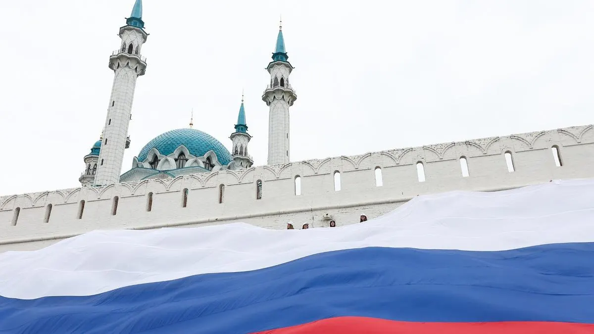 Парламент рассмотрит поправки в КоАП, вводящие новые составы «преступлений против интересов РФ» за действия за рубежом и позволяющие арестовывать имущество релокантов по решению суда.
