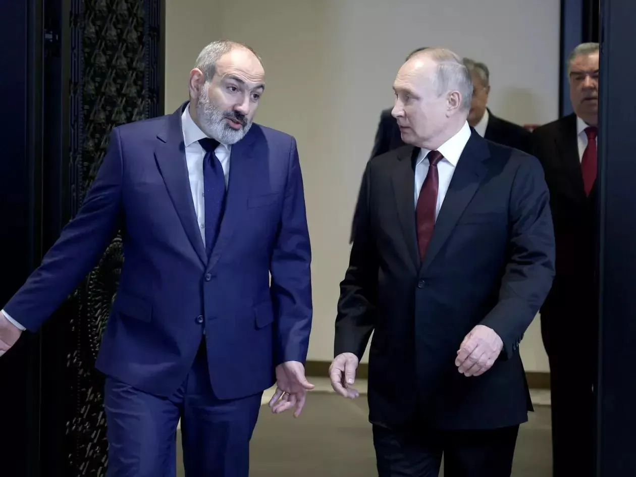 Премьер-министр Армении Никол Пашинян заявил, что Ереван не будет присоединяться к санкциям Евросоюза против России, но и не станет предпринимать шагов, которые могли бы рассматриваться как помощь в их обходе; европейские эксперты якобы подтвердили отсутствие таких действий.