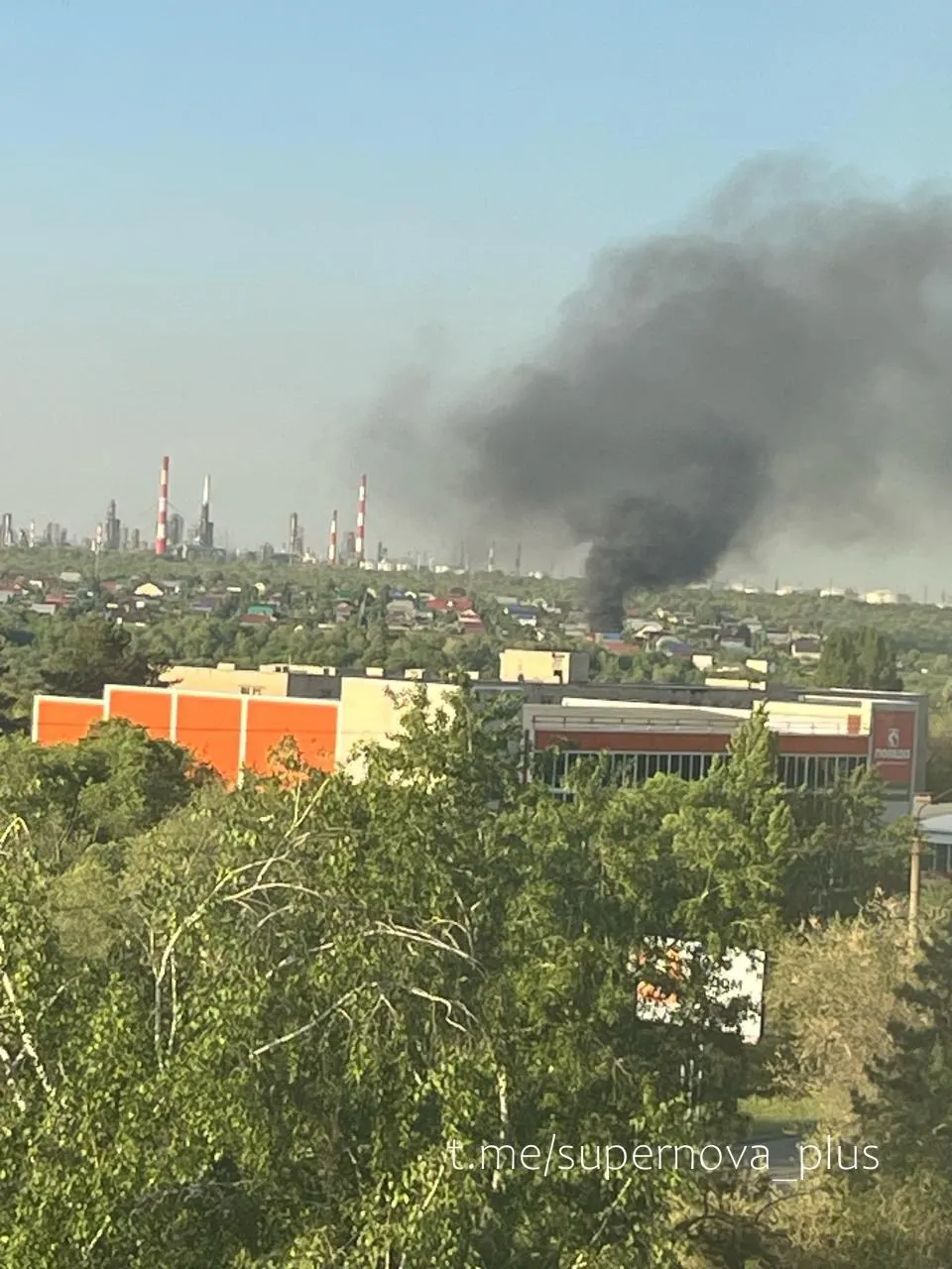 Краткий обзор ночных событий по России: удары беспилотников с пострадавшими, задержания по крупным хищениям, ЧП на Байкале, сбор средств в Якутии, новые меры ФНС и продление безвизового режима с Китаем.
