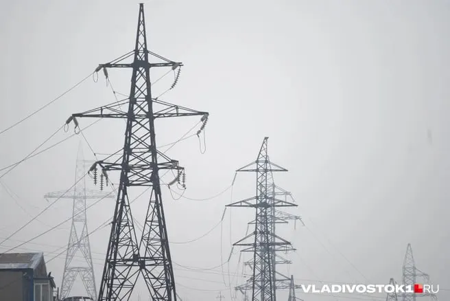 Правительство утвердило параметры индексации тарифов: первое повышение — с 1 октября 2026 года, затем ежегодные росты до 2029-го. Городской тариф к концу периода может составить около 8,04 руб./кВт·ч.