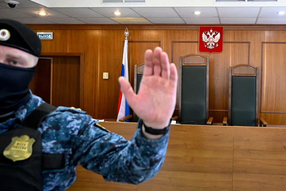 В конце апреля Судебный департамент закрыл доступ к архиву судебной статистики с 2005 года. Эти данные были ключевыми для оценки репрессий, судебной практики и отправки обвиняемых на войну — вернуть их будет сложно, даже если ведомство частично восстановит отчёты.