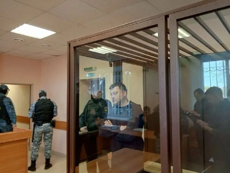 16 мая чиновника вывезли из больницы с применением силы, чтобы взять пробы волос. Защита намерена обжаловать действия силовиков в суде.