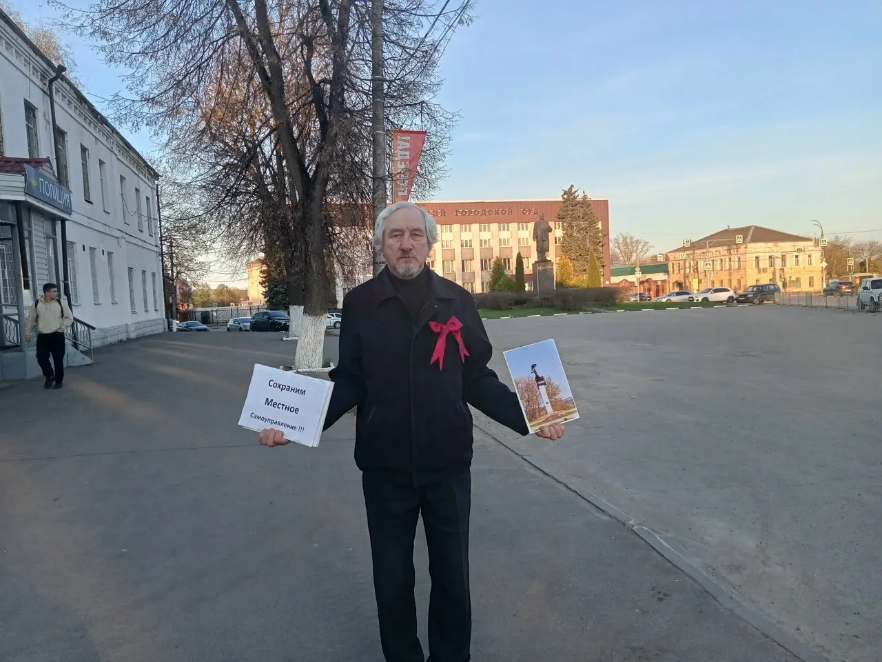 Суд признал Юрия Саенко виновным по ч.2 ст.20.2 КоАП за одиночный пикет 1 мая. Подробности наказания не раскрывают; ранее он уже получал штрафы, а в регионе идёт реформа местного самоуправления.
