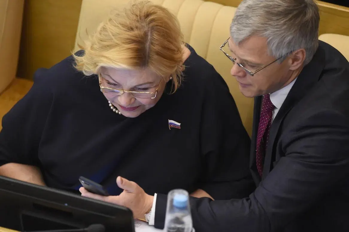 Депутат от Челябинской области Валерий Гартунг вместе с коллегой оказался в числе двух голосовавших против обращения Госдумы по удару в Старобельске; спикер назвал это техническим сбоем и потребовал проверки.