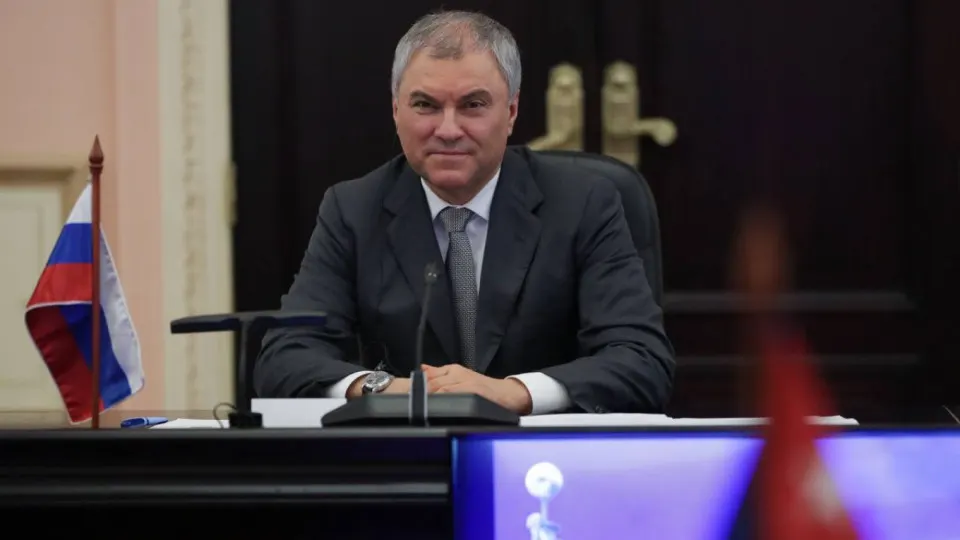 Спикер Госдумы заявил, что использование западного оружия и спутниковых технологий для ударов по гражданским объектам может вынудить Россию прибегнуть к «оружию, которое не оставит следа». Речь идёт об атаке на Старобельск и последовавших ударах по Киеву.