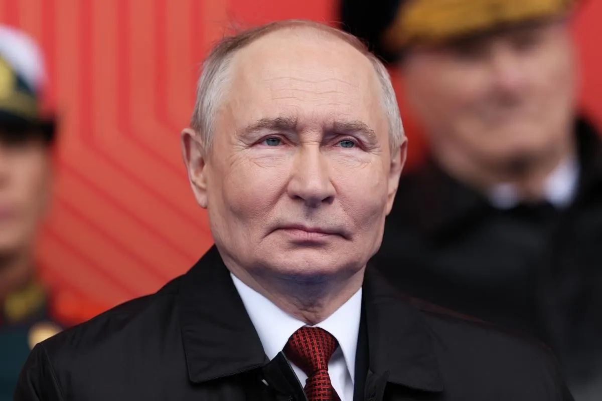 Указ вводит отдельную процедуру подачи заявлений на гражданство для совершеннолетних и лиц без гражданства, постоянно проживающих в Приднестровье; заявления будут принимать консульства, потребуется подтверждение регистрации по месту жительства.