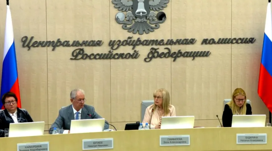 На заседании обсудили организацию дистанционного электронного голосования, меры для работы комиссий в прифронтовых зонах и приглашение международных наблюдателей; большинство решений приняты единогласно.