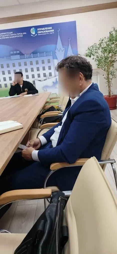 На встрече в Советском районе уфимец заявил, что представитель районного управления образования отвлекался на телефон, грубо реагировал на вопросы и не вникал в проблемы с поборами в детсадах.