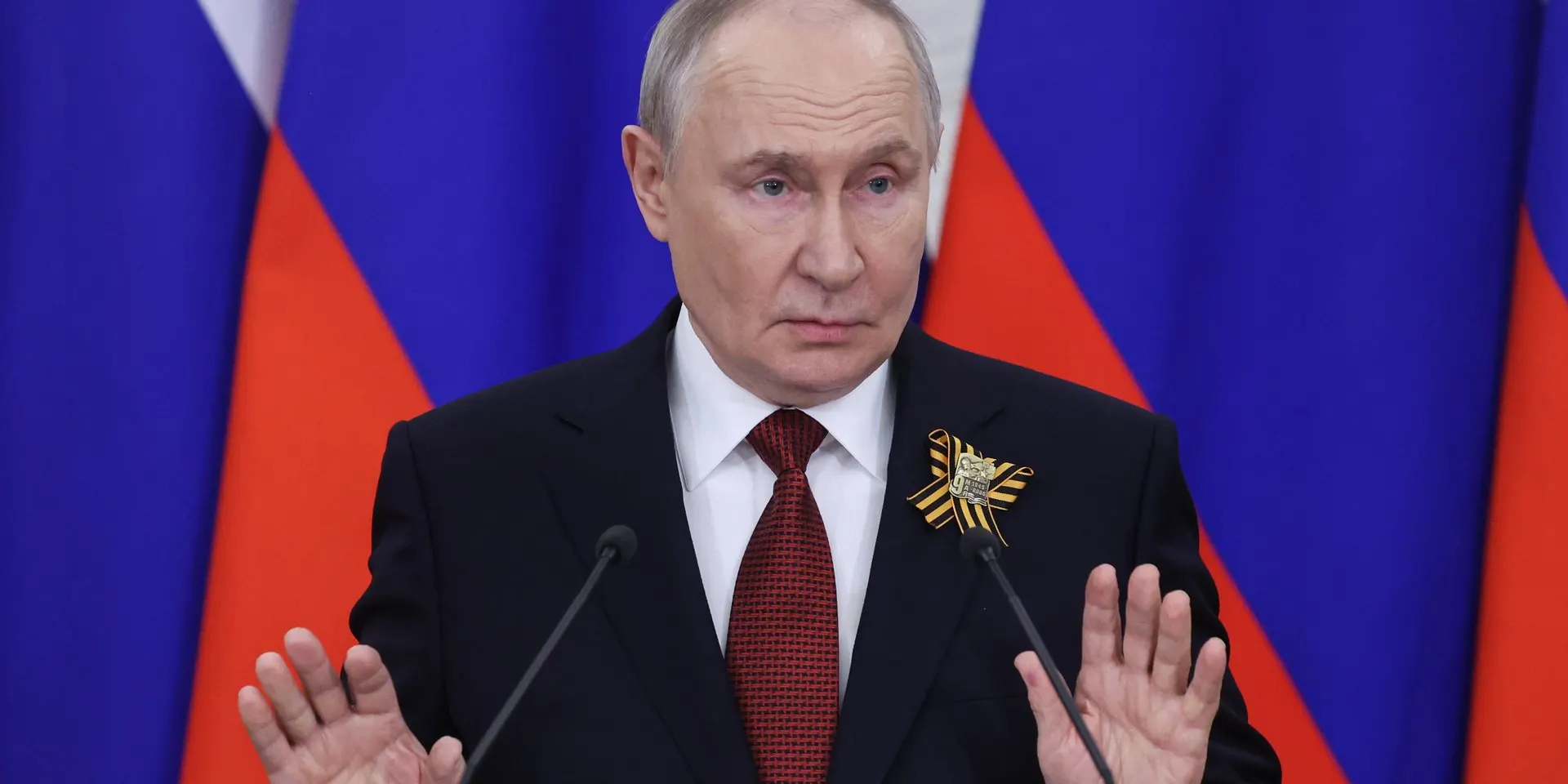 Чиновники Минфина и Центробанка предупредили, что бюджет не выдержит текущих военных трат. Кремль поручил найти способы экономии в гражданских статьях бюджета, чтобы компенсировать рост оборонных расходов.