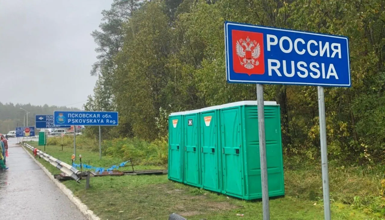 В 21-м пакете санкций Европейский Союз планирует ввести полный визовый запрет для тех, кто служил в российских вооружённых силах или прокси‑группах с начала полномасштабного вторжения. Остаются вопросы по критериям включения в списки, применению к срочникам и дезертирам и методам подтверждения участия в боевых действиях.