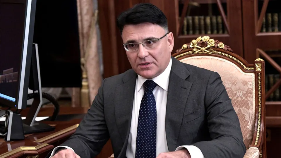 Гендиректор медиа‑холдинга предложил вводить квоты на показ иностранных фильмов, чтобы отбирать лучшие картины и освобождать экранное время для российских лент; похожие инициативы уже направляли президенту.