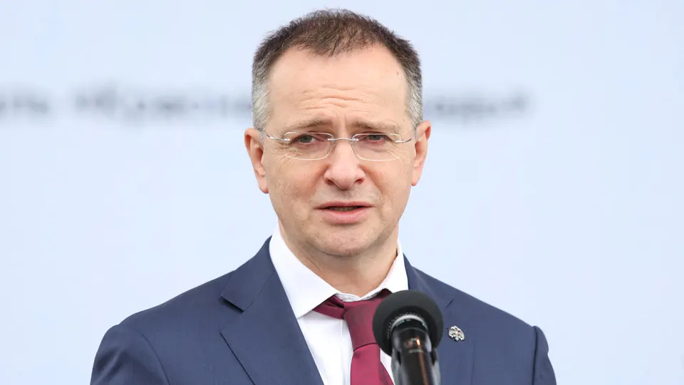 Помощник президента предложил усилить государственный надзор на всех этапах производства фильмов и вернуть практики советской цензуры. Государство при этом активно финансирует «патриотические» проекты; регуляторы вводят запреты и создают экспертные структуры для оценки исторического контента.
