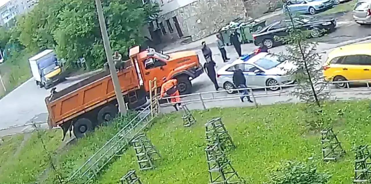 На Уфимском шоссе сняли знаки, запрещающие парковку. Официальных комментариев пока нет.