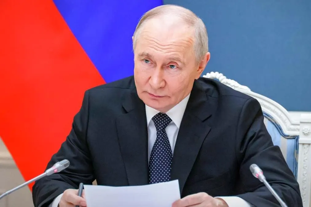 Указ расширяет временный порядок исполнения обязательств на банковские депозиты граждан и организаций из стран, признанных Россией недружественными; механизм вступил в силу 1 июня 2026 года.