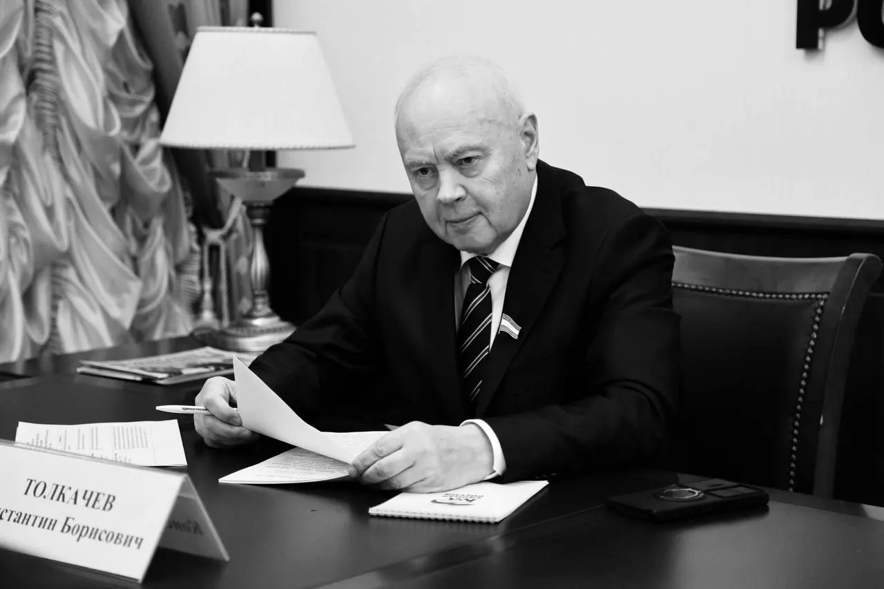 Власти республики предложили увековечить память спикера Курултая: присвоить его имя школе МВД, назвать улицу, открыть мемориал, снять документальный фильм и учредить премию.