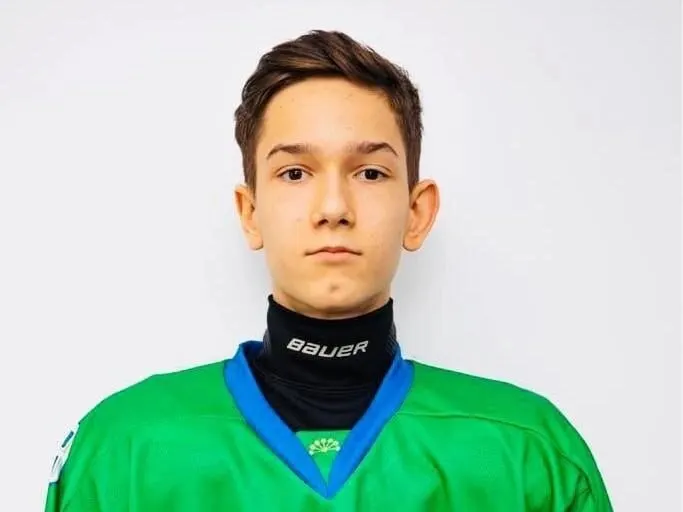 19-летний хоккеист Амир Ханов погиб в Уфе во время мастер-класса по лепке из глины. По предварительным данным причиной могло стать проблемы с сердцем, возможно тромб. Подробности уточняются.