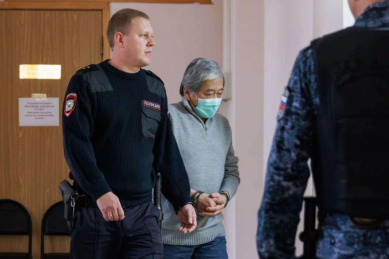 Материалы уголовного дела Александра Пака, осуждённого за гибель многодетной матери Екатерины Буравлевой после наезда кроссовера BMW, поступили в Верховный суд и переданы третьему составу уголовной коллегии.