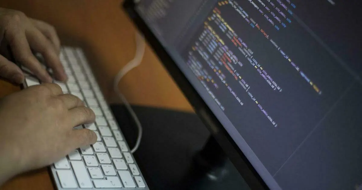 Фальшивая платформа якобы от Минпросвещения убеждает педагогов зарегистрироваться и передает их данные мошенникам через Госуслуги.