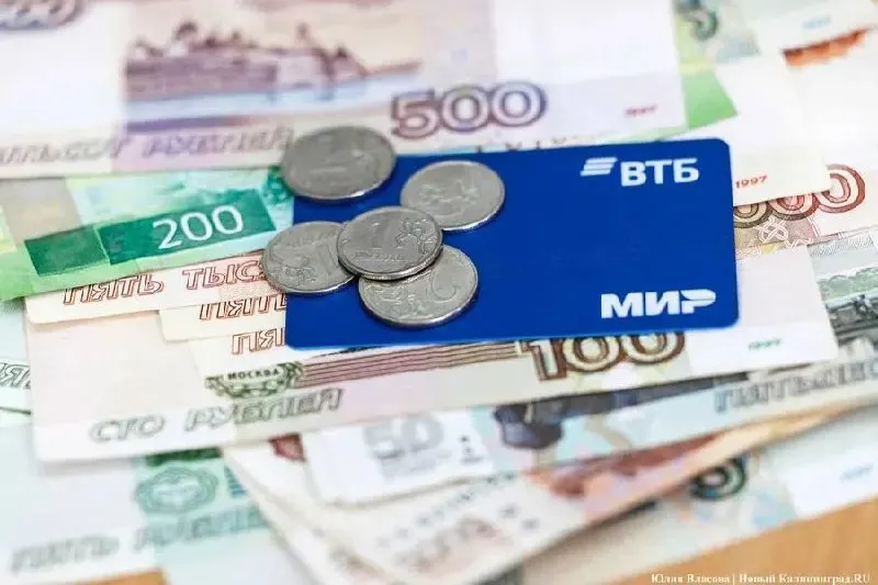 Через две недели в России стартует массовое внедрение цифрового рубля. Банки заявили о полной готовности к запуску третьей формы национальной валюты, а клиенты смогут получать депозиты и кредиты в новой валюте.