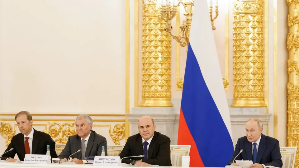Президент призвал заранее подготовиться к возвращению участников боевых действий и внедрить меры по трудоустройству ветеранов; МВД и бизнес должны сохранять рабочие места за ветеранами.