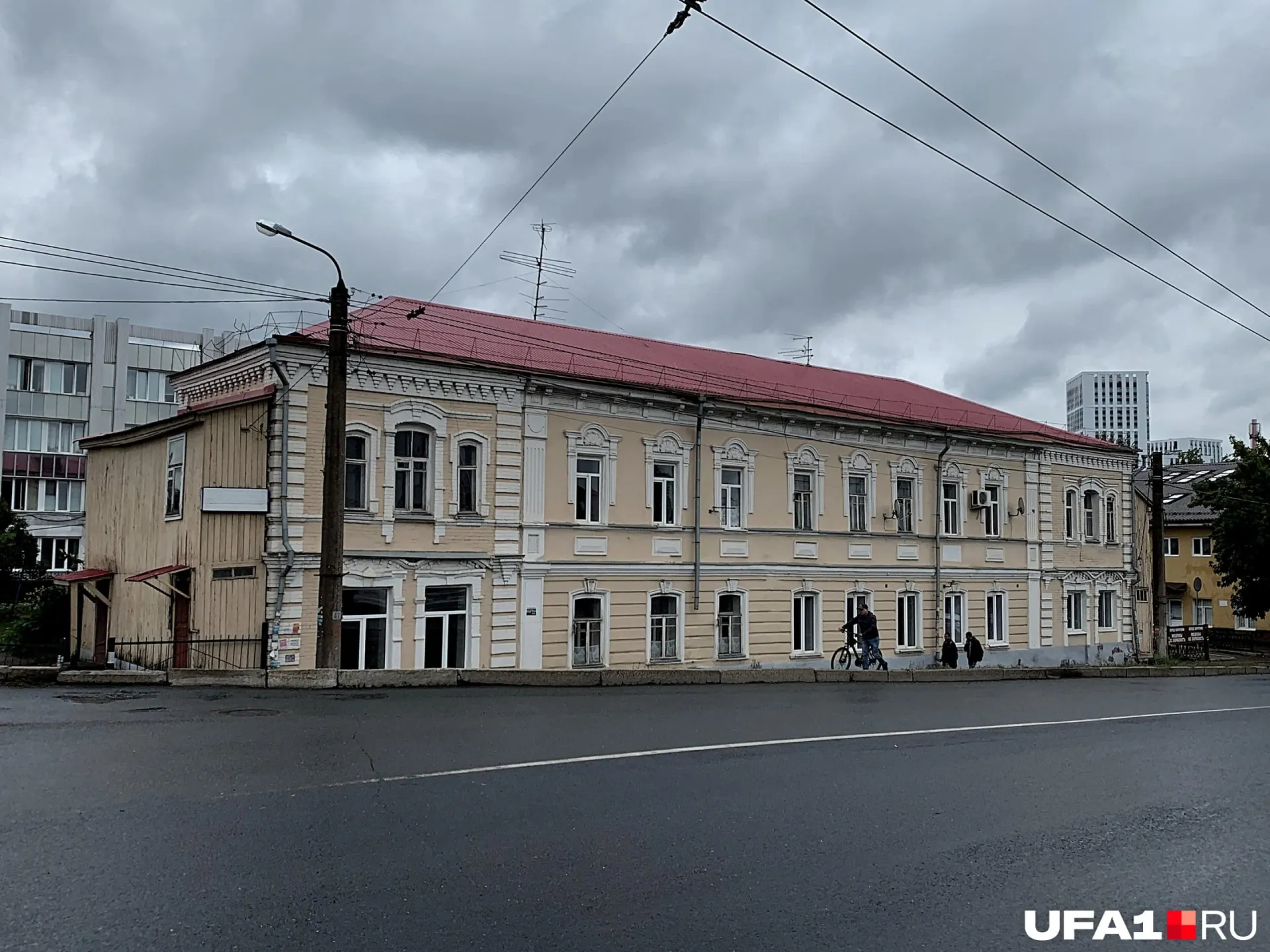 Это объект культурного наследия; покупателю предстоит оформить документацию и завершить ремонт до 2029 года.