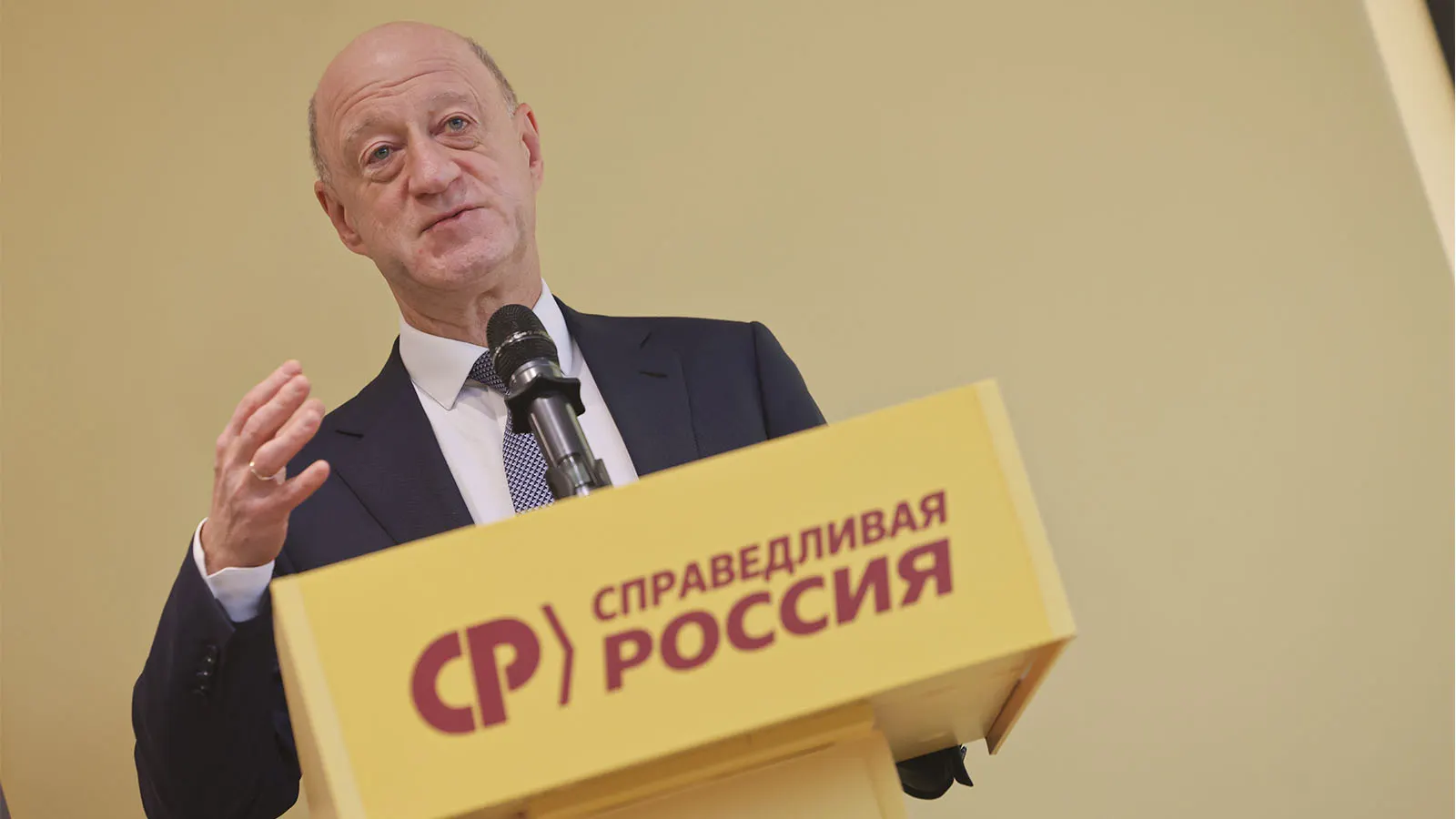 Партийные источники говорят о возможной замене лидера Миронова. В окружении обсуждают роль Бабакова и возможную перестройку в рядах эсеров, включая создание будущей фракции в Госдуме.