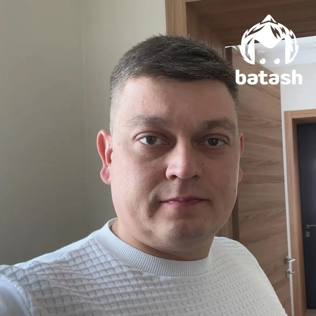 Обвинение касается посредничества во взятке. В рамках расследования прошел обыск, результатов пока не озвучивали.