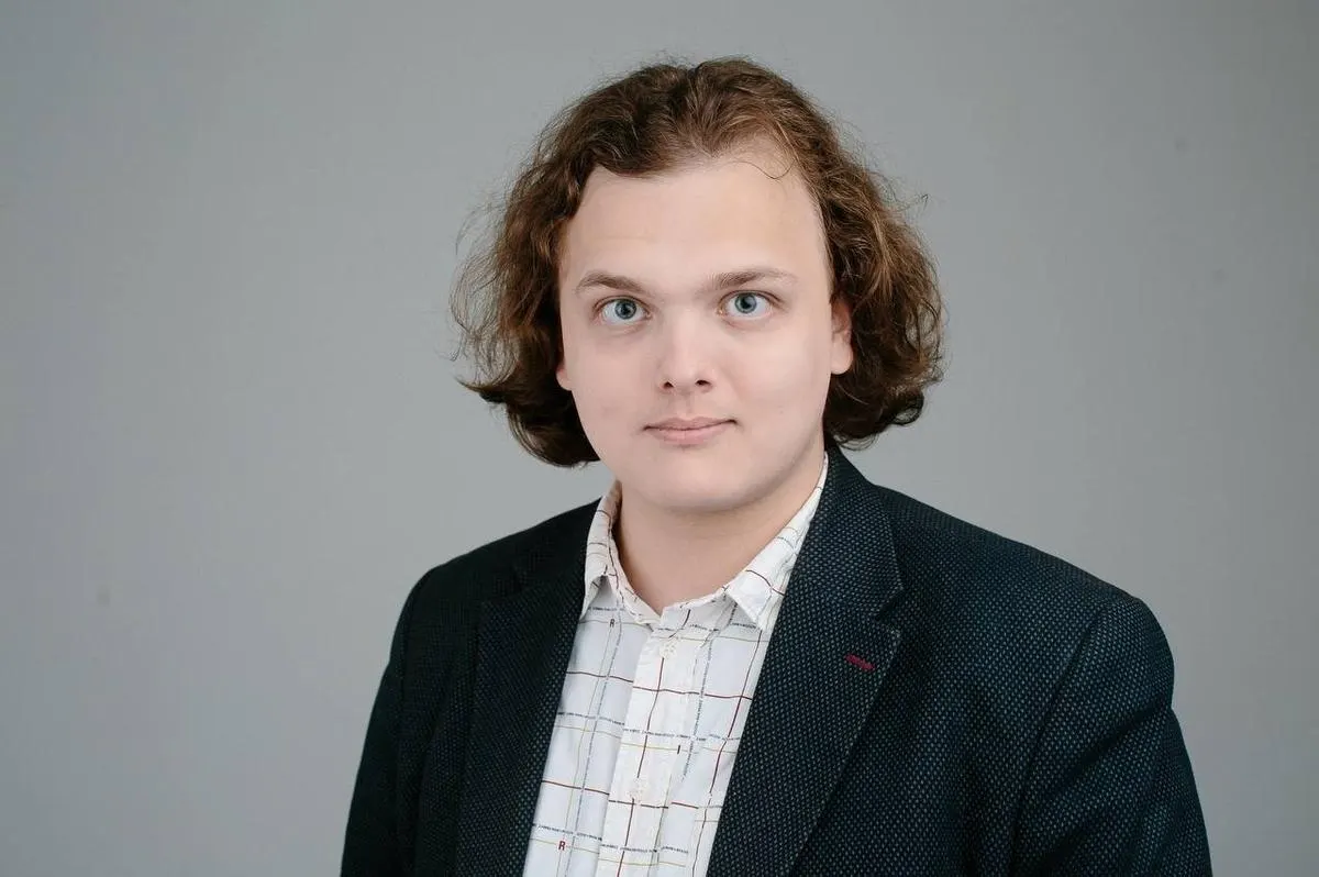 22-летний кандидат Артем Снеговский задержан у территориальной избирательной комиссии Марьино; накануне суды сняли еще трех кандидатов от той же партии в Башкортостане, Татарстане и Тульской области; партия планирует обжаловать.