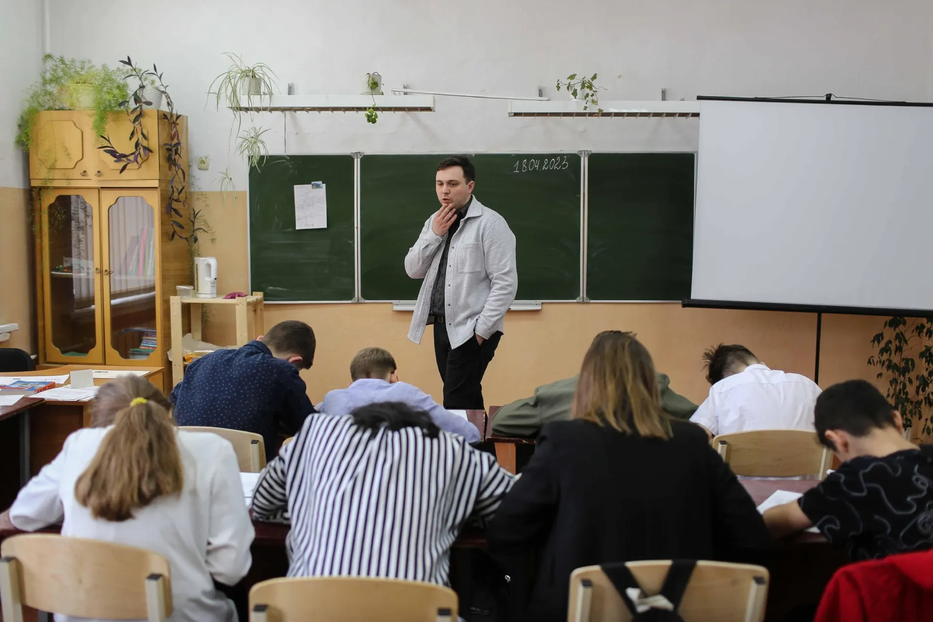 Министерство просвещения объявило о добавлении в расписание ещё одного часа истории; изменение касается не всех учеников.