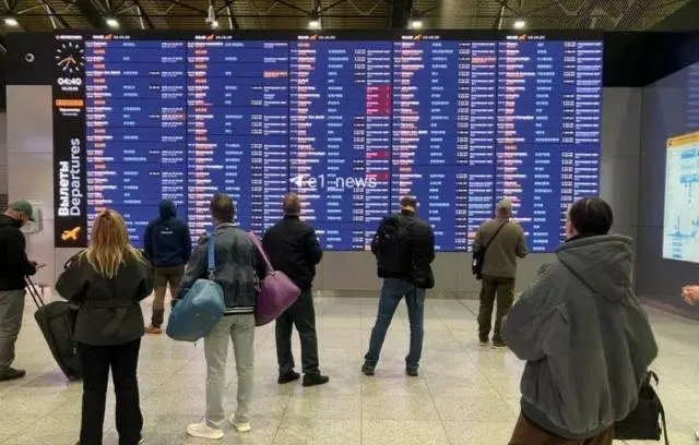 Пассажиры сталкиваются с задержками вылетов в ночь на 30 октября; задержки касаются Екатеринбурга, Уфы и Перми.