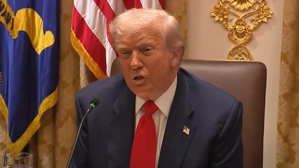 Президент США заявил, что Тегеран якобы сообщает о «коллапсе» и требует разблокировать Ормузский пролив; переговоры с Ираном застопорились из‑за разногласий по этапам соглашения и ядерной программе.
