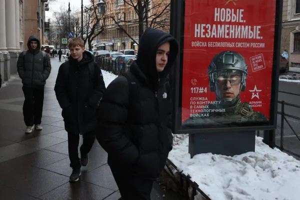 По данным собеседников, 5, 7 и 9 мая в столице могут временно ограничить мобильную связь и отправку SMS; ограничения затронут не только центр, но и территорию внутри МКАД.