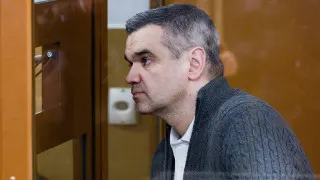 Никулинский суд Москвы приговорил бизнесмена Алексея Тайчера к 11 годам лишения свободы и штрафу 2 млн рублей по делу о хищении почти 1,2 млрд рублей у структур РЖД. Осужденный вину не признал и настаивал на оправдании.