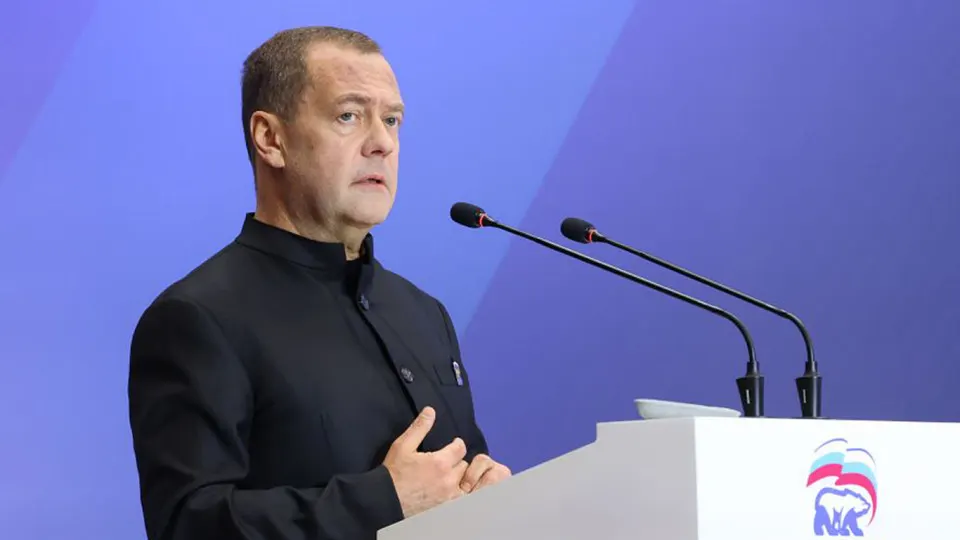 Заместитель председателя Совета безопасности Дмитрий Медведев предупредил о риске ядерного апокалипсиса и призвал готовиться. На фоне истечения СНВ‑III Москва и Вашингтон обсуждают дальнейшую судьбу контроля над ядерными арсеналами.