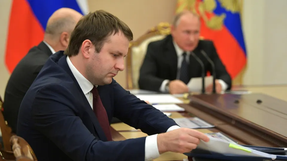 Помощник президента по экономике заявил, что снижение ВВП в начале года связано с системными проблемами — дефицитом ресурсов и кадров, медленными структурными изменениями и замедлением внедрения технологий; ограничения доступа в сеть, по его словам, не являются ключевой причиной.