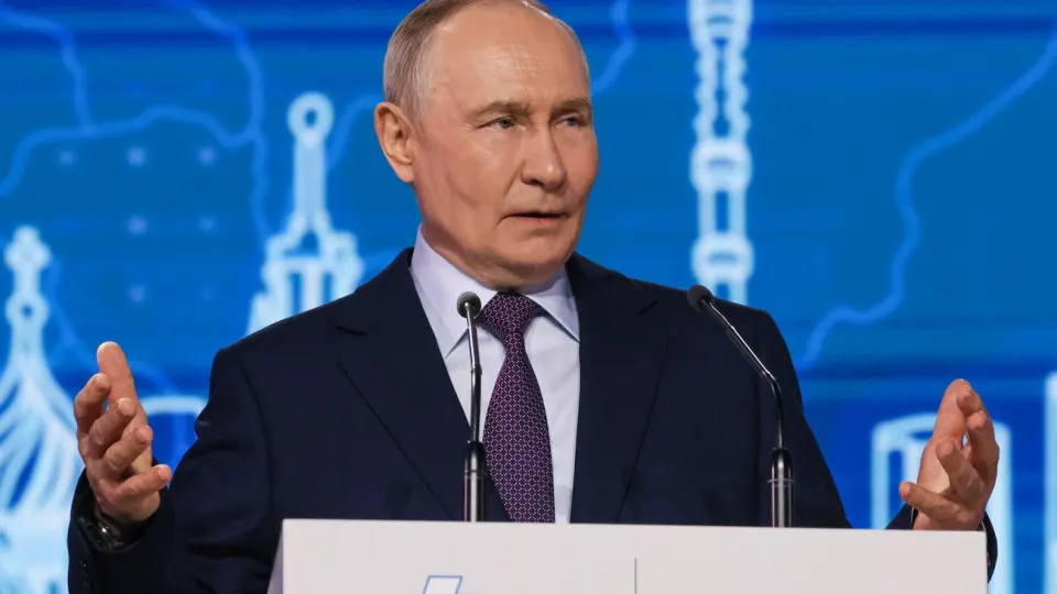 На фоне массовых блокировок интернета и ограничений для мессенджеров рейтинг власти существенно упал. Власть призывает сместить акцент с запретов на системное развитие и обеспечить доступ к жизненно важным сервисам.