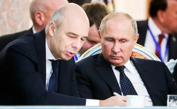 Глава Минфина сообщил о корректировке бюджета на 2026 год; депутат КПРФ считает, что ведомство не сможет исполнить представленный ранее документ. Дефицит уже достиг 5,9 трлн рублей.