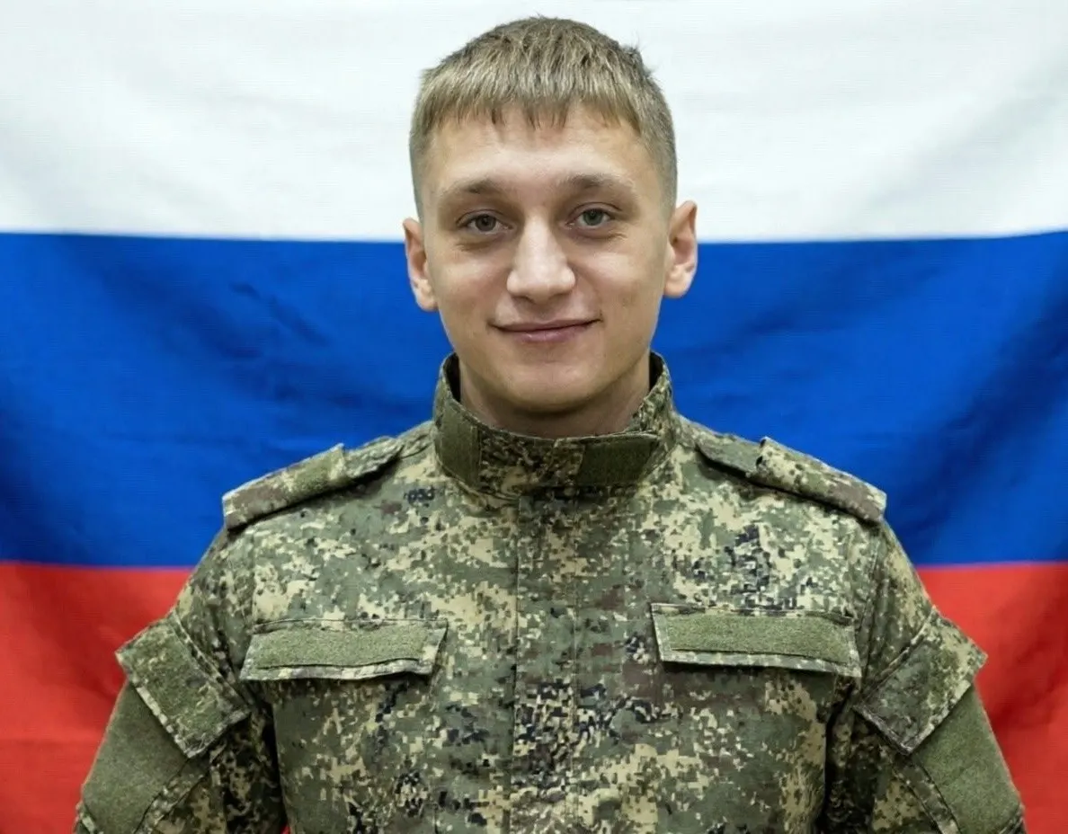 23-летний Валерий Аверин из Республики Бурятия стал первым подтверждённым случаем гибели студента, завербованного в новые войска беспилотных систем. Он подписал контракт в январе и погиб под Луганском через три месяца службы.