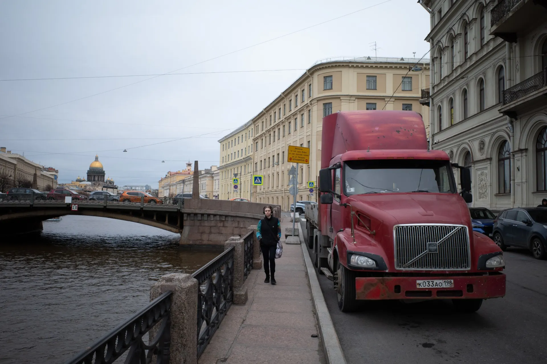 Обзор ключевых событий дня в Петербурге: предупреждения об отключениях мобильного интернета, решения судов, новости Эрмитажа и банковских сервисов, а также культурные события.