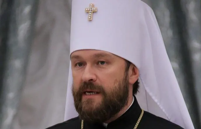 Митрополит и его оператор освобождены: обвинений не предъявили, но экспертиза выявила запрещённое вещество. Расследование продолжается.
