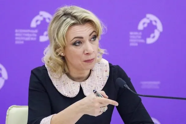 Официальный представитель МИД РФ заявила, что сотрудники Госдепа уведомляют российских дипломатов о том, что их дети, рожденные в США, якобы имеют американское гражданство по праву почвы, хотя семьи не подавали таких заявлений.
