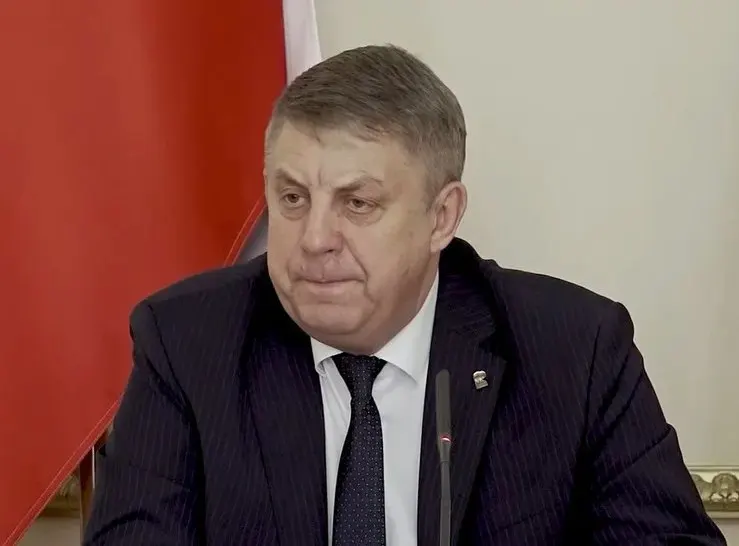 Александр Богомаз ушёл с поста губернатора Брянской области 13 мая; на следующий день он получил мандат депутата Госдумы от «Единой России». Одновременно с ним в отставку ушёл губернатор Белгородской области Вячеслав Гладков.