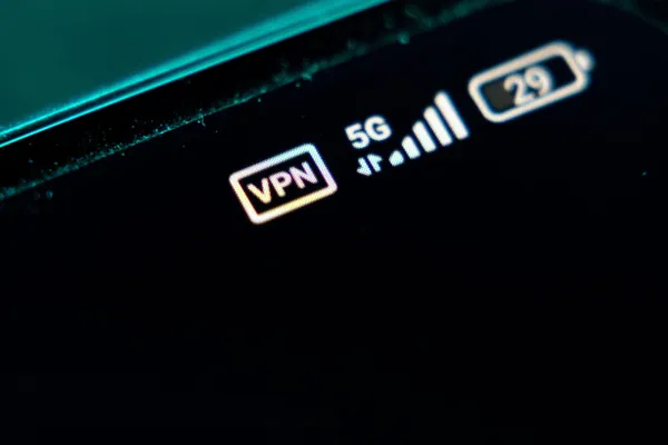 Сервис Cloudflare снял с доменов мессенджера «Макс» пометку «шпионское программное обеспечение». Ранее пометка появилась в конце апреля; официальные представители мессенджера называют это ошибочной интерпретацией веб‑аналитики.