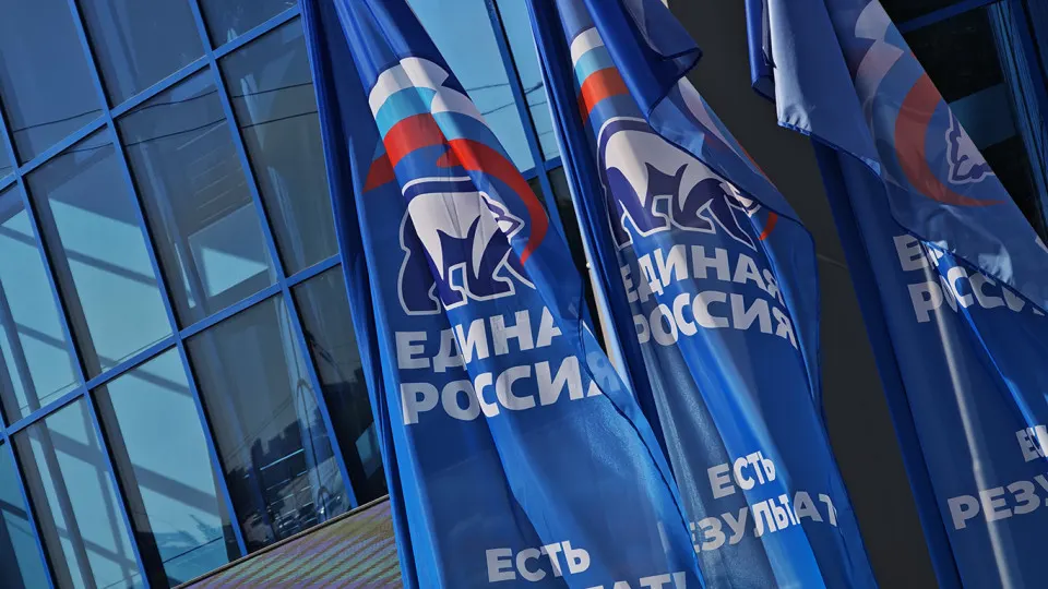 В нескольких регионах РФ сотрудникам бюджетных организаций и студентам якобы поручают регистрироваться и участвовать в предварительном внутрипартийном голосовании, собирают персональные данные и ведут учёт участников.
