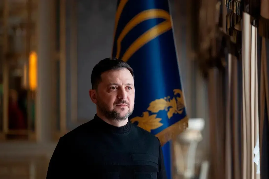 Президент Украины заявил, что официального обращения от России о прекращении огня не поступало, и объявил зеркальный «режим тишины» с 00:00 6 мая. В то же время российское военное ведомство объявило паузу и пригрозило ударами по центру Киева в случае срыва мероприятий.
