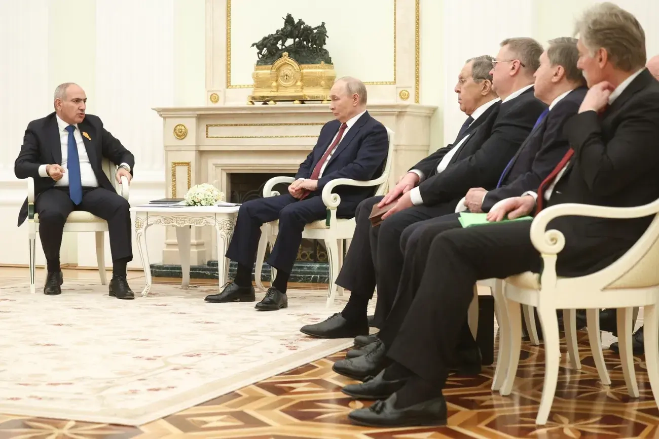 Предприниматели из Армении сообщают о массовом снятии товаров с российских маркетплейсов без объяснений. Малый бизнес просит поддержки властей на фоне других ограничений, которые последовали после недавних переговоров между российским и армянским лидерами.