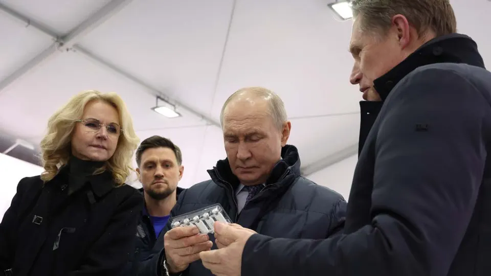 Новая госпрограмма финансирует исследования в области биопечати, генной терапии замедления старения и выращивания органов в животных. Проект поддерживают высокопоставленные фигуры, но эксперты сомневаются в достижениях из‑за отсутствия публикаций.
