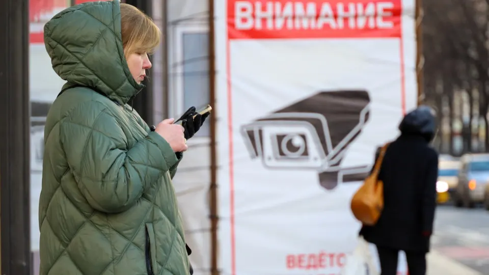 В мессенджере, который продвигают власти, сообщения со ссылками на ключи для VPN исчезают без уведомления, а при повторной отправке пользователь теряет доступ к аккаунту. Одновременно ряд государственных сервисов блокирует вход с включённым VPN в рамках кампании по борьбе с обходом блокировок.